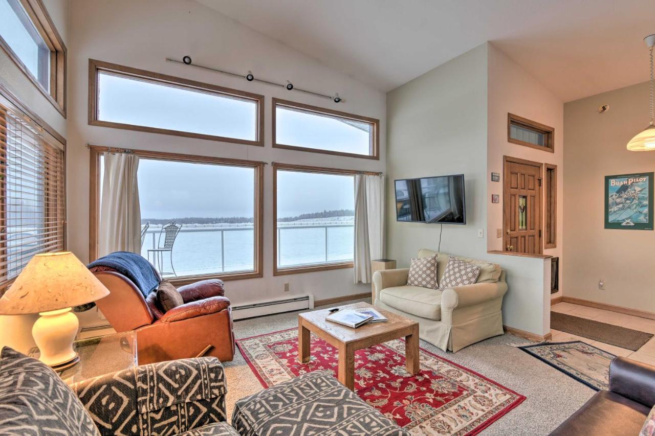 Spacious Family Home With Deck And Million-Dollar View แองเคอเรจ ภายนอก รูปภาพ