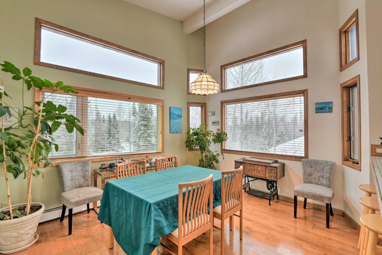 Spacious Family Home With Deck And Million-Dollar View แองเคอเรจ ภายนอก รูปภาพ