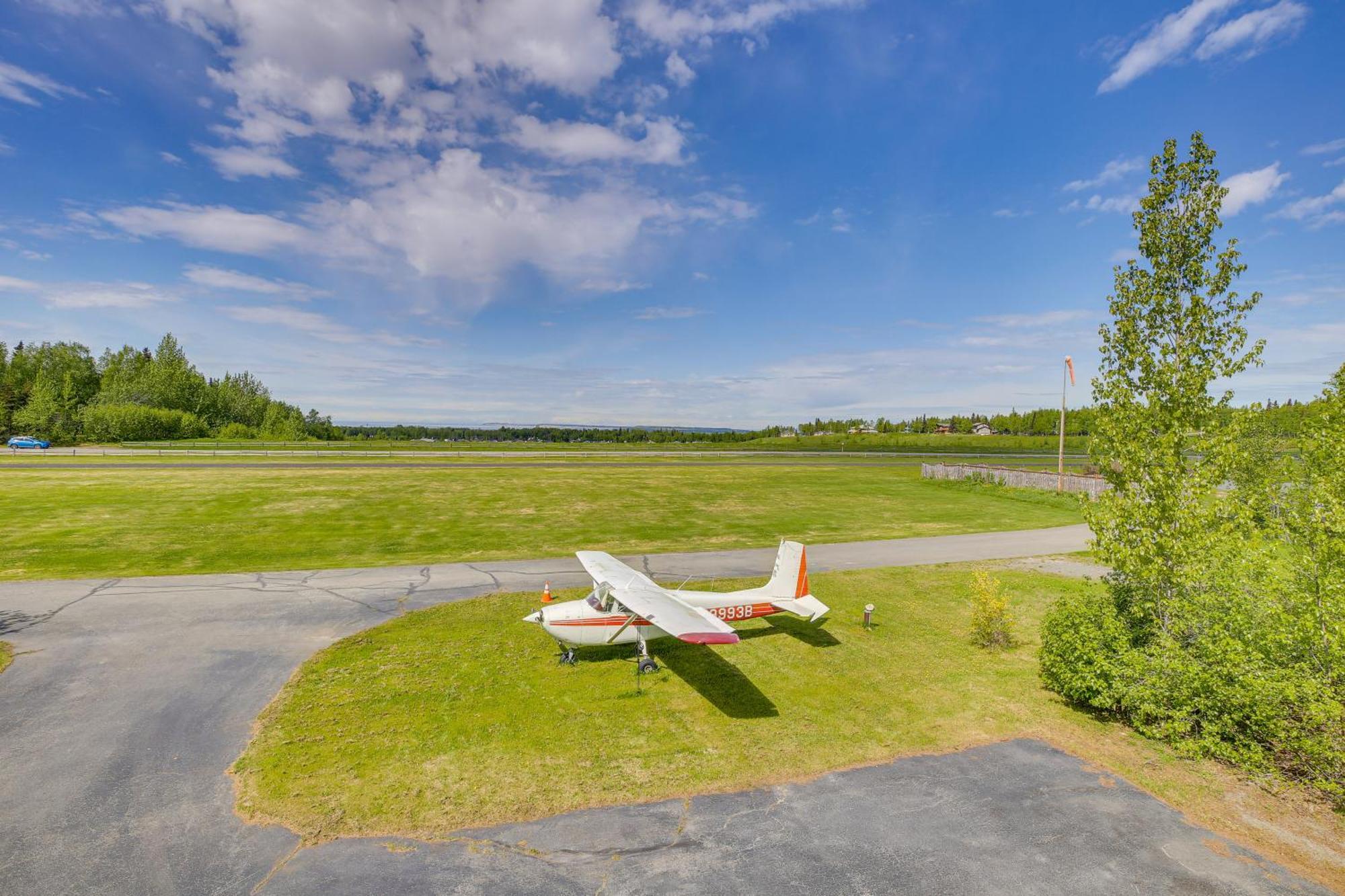 Spacious Family Home With Deck And Million-Dollar View แองเคอเรจ ภายนอก รูปภาพ